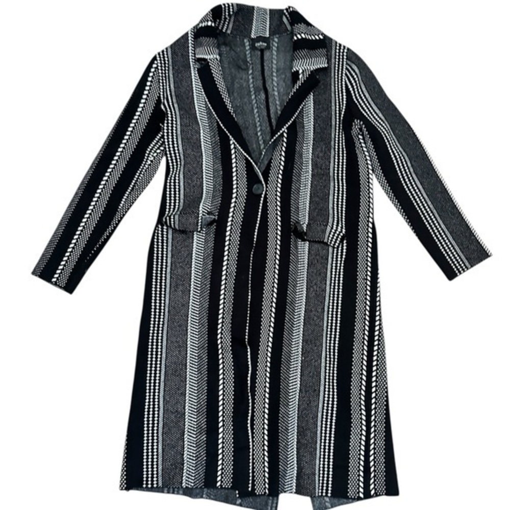 Zara Monochrome Knit Pattern